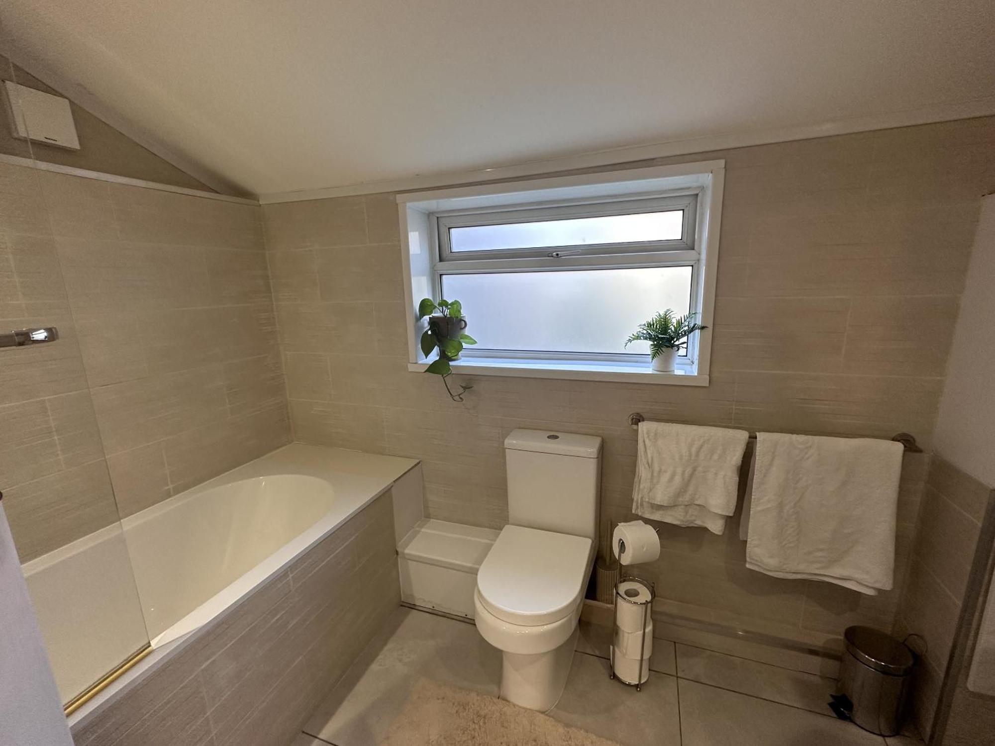 Adanhouse-Stockland Spacious 5 Bedroom House Sleeps 12 Private Garden 卡迪夫 外观 照片
