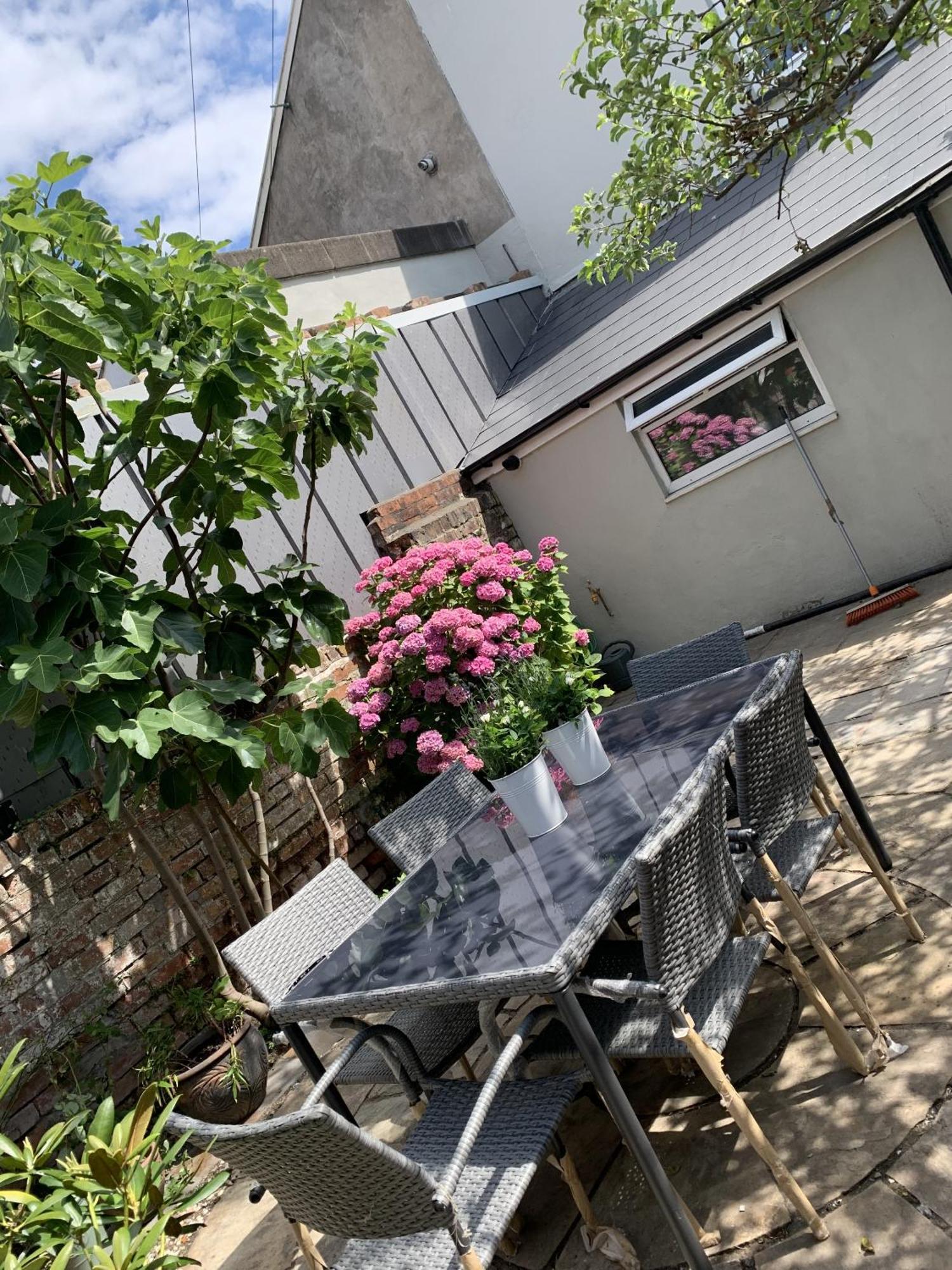Adanhouse-Stockland Spacious 5 Bedroom House Sleeps 12 Private Garden 卡迪夫 外观 照片