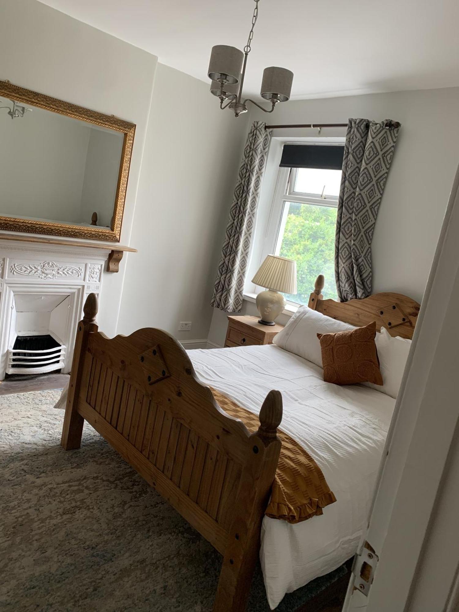 Adanhouse-Stockland Spacious 5 Bedroom House Sleeps 12 Private Garden 卡迪夫 外观 照片